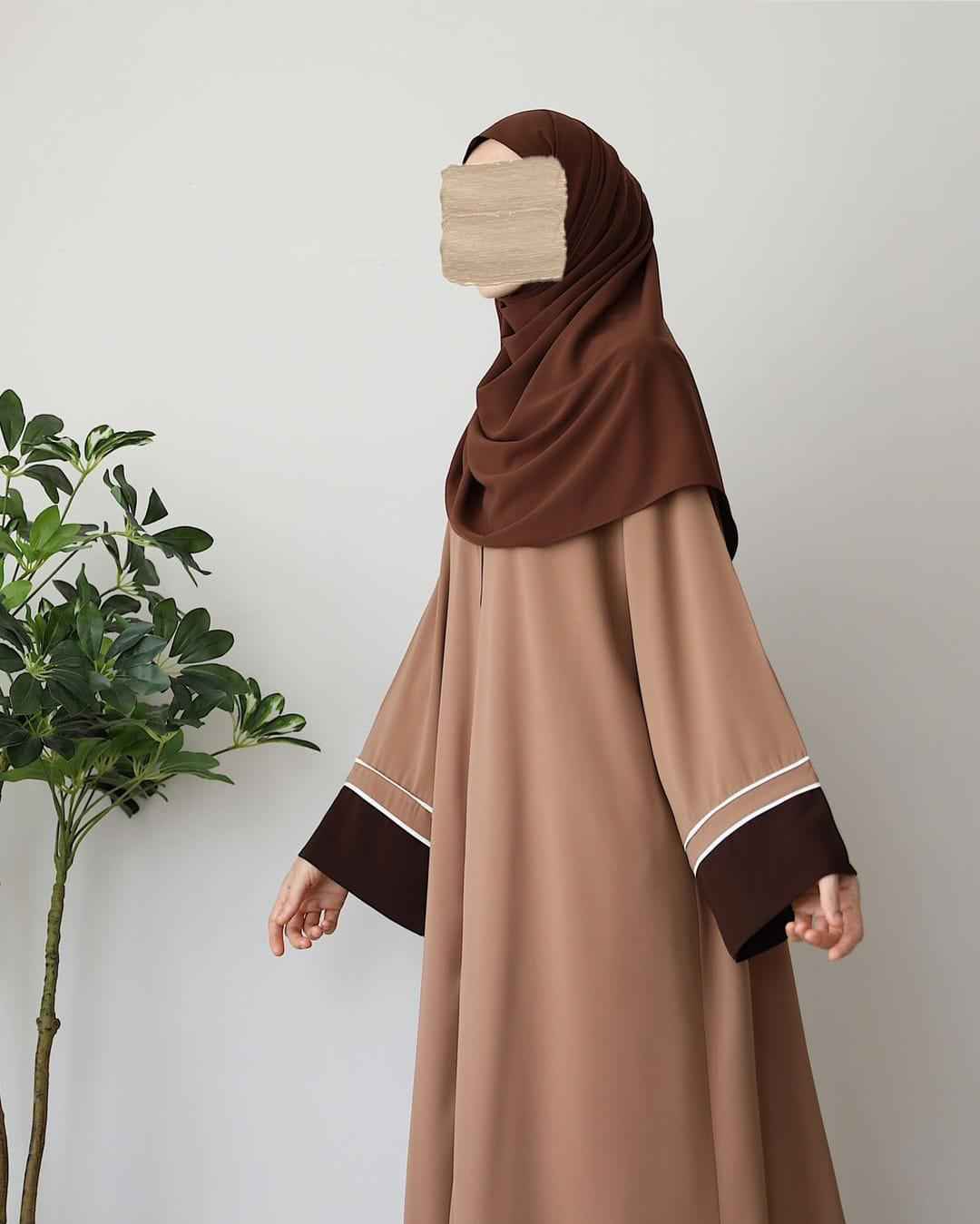 Brown Contrast Abaya With Stroller