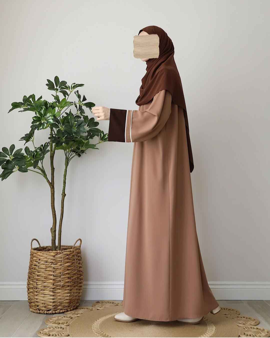 Brown Contrast Abaya With Stroller