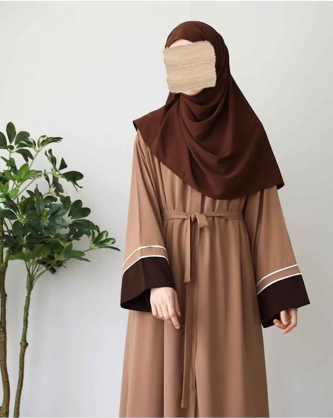 Brown Contrast Abaya With Stroller